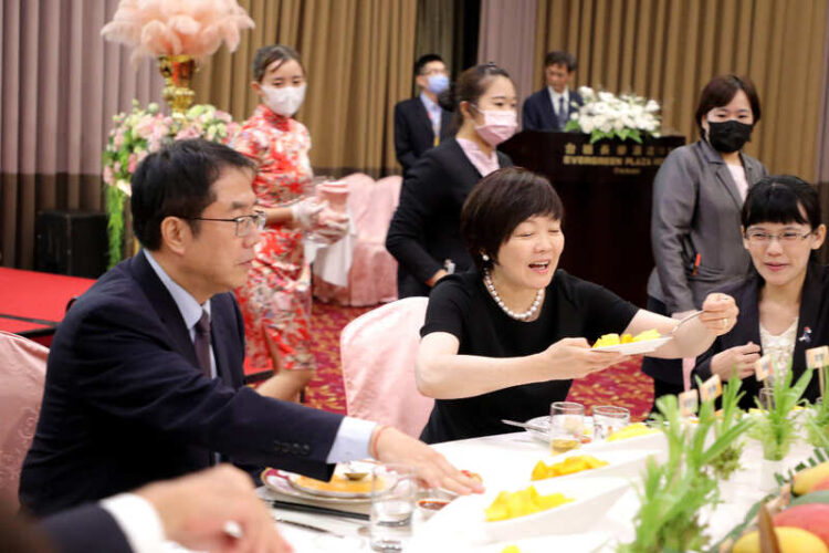 當年黃偉哲準備6種芒果招待安倍昭惠夫人-讓她盛讚難忘