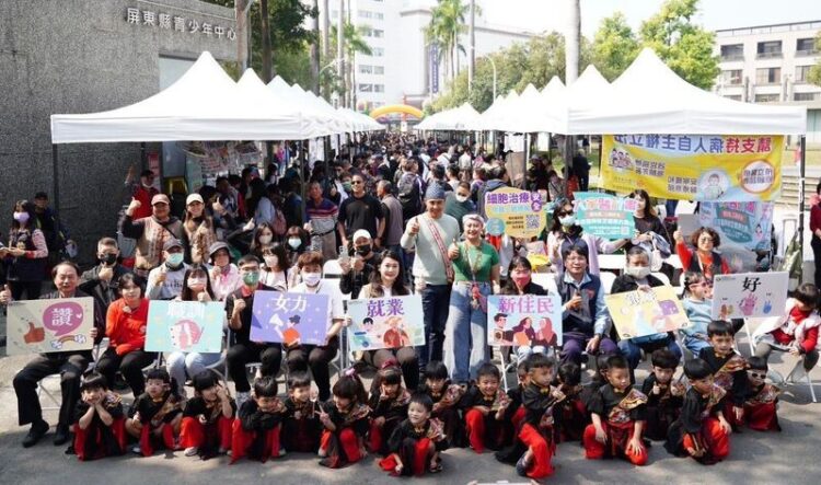 「2025蛇我其誰JUST DO IT 」屏東現場徵才活動 超過1500位民眾參加 初步媒合成功300職缺 「2025蛇我其誰just-do-it-」屏東現場徵才活動-超過1500位民眾參加-初步媒合成功300職缺