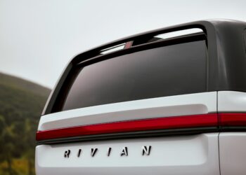 美國新創電動車廠-rivian-2024-年-q4-財報首度轉盈-但-2025-年銷售前景受挑戰