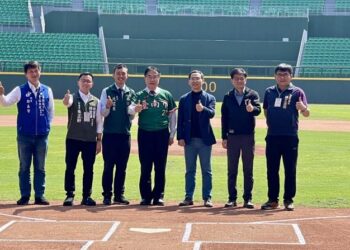 臺南亞太主球場首度開放球迷體驗-市長黃偉哲開球引領8場臺韓交流賽