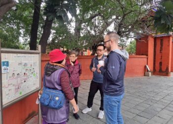 親善國民外交-臺南市英語志工散步導覽大獲好評-文化古都魅力吸引國際旅客