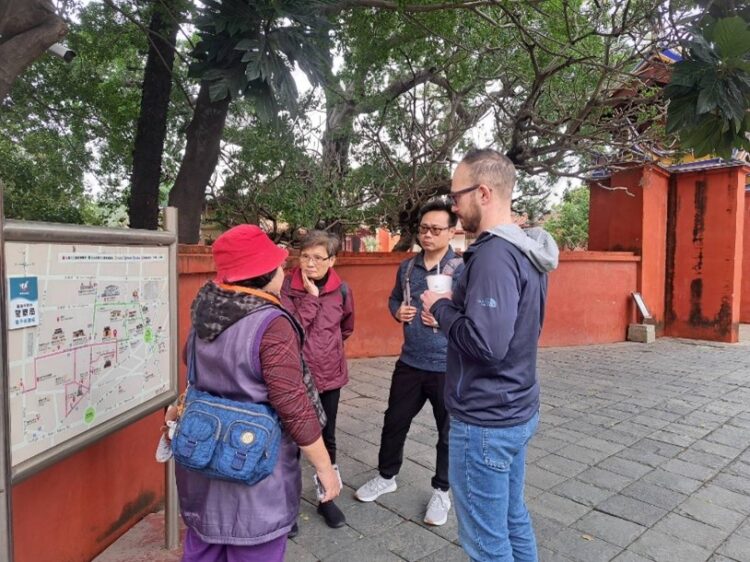 親善國民外交 臺南市英語志工散步導覽大獲好評 文化古都魅力吸引國際旅客 親善國民外交-臺南市英語志工散步導覽大獲好評-文化古都魅力吸引國際旅客