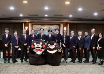 熊本縣知事搭直航班機首訪高-復航帶動觀光