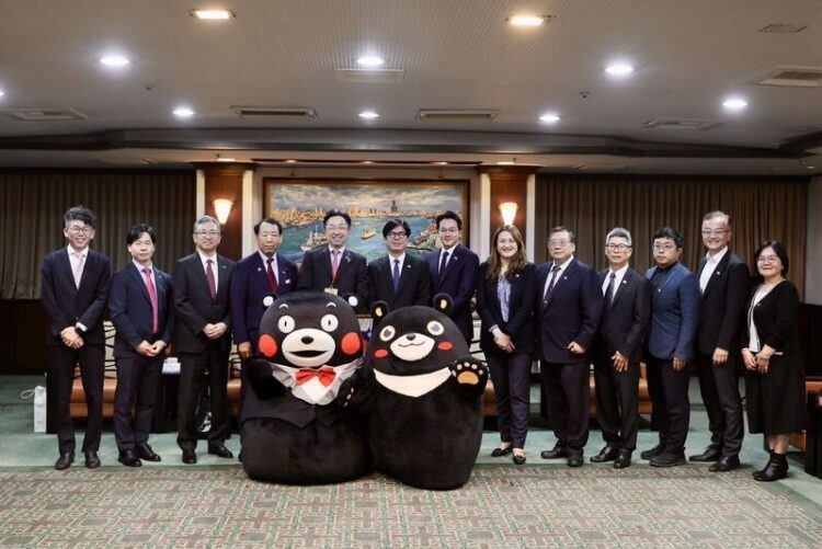 熊本縣知事搭直航班機首訪高-復航帶動觀光