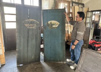 台南建材銀行搶救老屋文物-高雄百年蘇家古厝珍貴木門獲保存