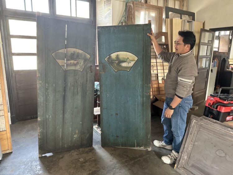 台南建材銀行搶救老屋文物 高雄百年蘇家古厝珍貴木門獲保存 台南建材銀行搶救老屋文物-高雄百年蘇家古厝珍貴木門獲保存