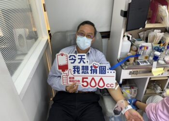 中油大林廠許信豐廠長率同仁挽袖捐熱血