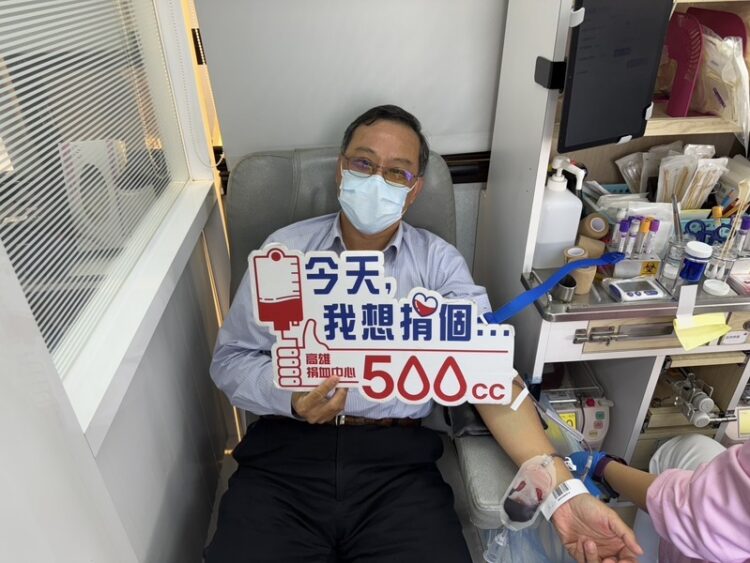 中油大林廠許信豐廠長率同仁挽袖捐熱血 中油大林廠許信豐廠長率同仁挽袖捐熱血