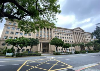 黑幫女幹部策動8軍人拍「投降影片」-二審重判6年8月