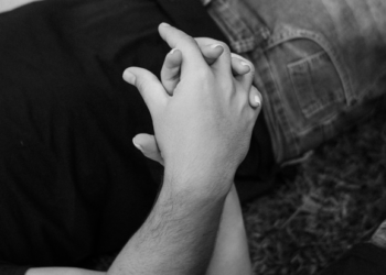 保險經理婚外情震撼！竟與丈夫同母異父姊姊交往引熱議！