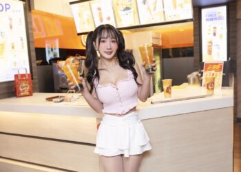 coco台中大里成功加盟開幕-啦啦隊女神小珍奶熱情應援-開幕優惠三波狂送！