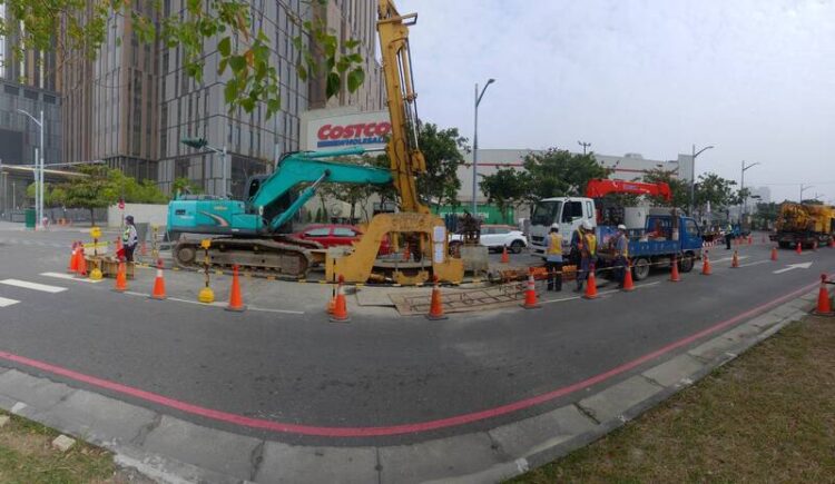 龍德新路道路下陷 水利局搶修完成開放通行 龍德新路道路下陷-水利局搶修完成開放通行