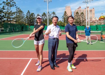 嘉義縣立網球場整修完工啟用-縣長翁章梁為縣運網球賽開球