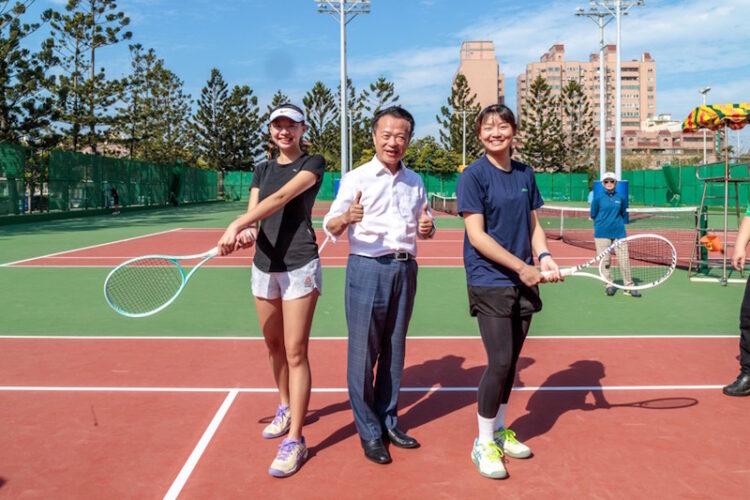 嘉義縣立網球場整修完工啟用-縣長翁章梁為縣運網球賽開球