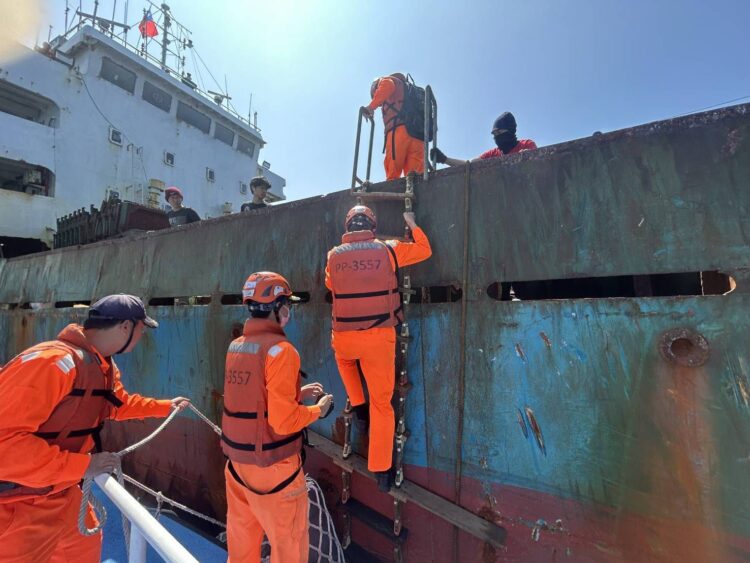 可疑貨輪又現蹤!海巡再次強勢登檢「寶順」輪 可疑貨輪又現蹤!海巡再次強勢登檢「寶順」輪