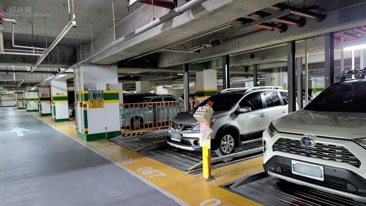 住公寓沒車位超困擾…他看到隔壁棟秒心動!網看到勸:比機械慘 住公寓沒車位超困擾…他看到隔壁棟秒心動!網看到勸:比機械慘