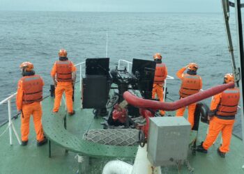 我國漁船海上失火棄船-海巡全力以赴持續搜救中