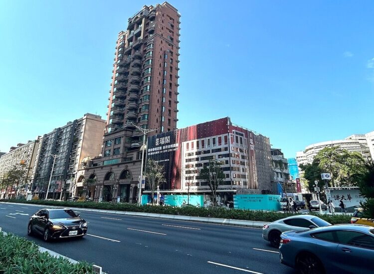 房價漲1倍「終於跌10%」小白喜極而泣!趕新青安末班車...要砸3千衝了 房價漲1倍「終於跌10%」小白喜極而泣!趕新青安末班車…要砸3千衝了