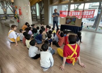 市圖小港分館響應世界母語日結合社區及幼兒園共譜母語樂章