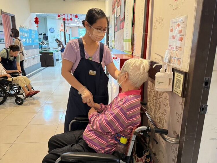 高市勞工局開辦照服員職訓班 補助失業者全額訓練費就業再送獎勵金 高市勞工局開辦照服員職訓班-補助失業者全額訓練費就業再送獎勵金