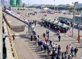 海軍敦睦艦隊抵臺南安平商港-黃偉哲為國軍加油盼全民提升國防意識