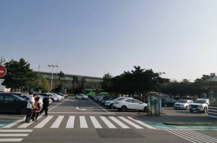 高公局擬限國道服務區停車時間 縮短至2小時 針對「停車蟑螂」開罰 高公局擬限國道服務區停車時間-縮短至2小時-針對「停車蟑螂」開罰