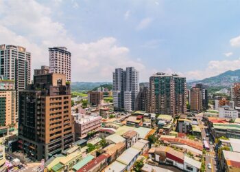房價開始反轉！「3縣市」大樓跌了-雙北「這款房」持續下修：季跌幅超過4％