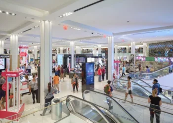 三大產業陷低潮！貿易百貨業營收重挫-稱霸最慘排行榜