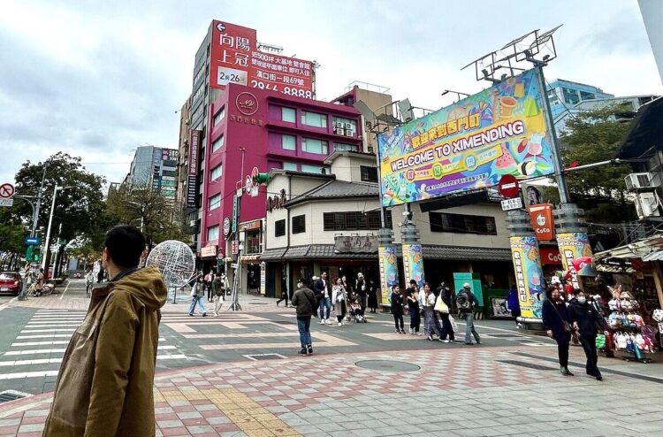 接待中心燒錢養人、等不到買方 傳建商「放棄推案」專家曝第一線狀況 接待中心燒錢養人、等不到買方-傳建商「放棄推案」專家曝第一線狀況