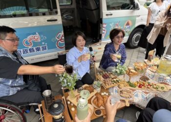 屏縣府首創無障礙露營車「挑戰者號」-讓身障者也能輕鬆體驗露營樂