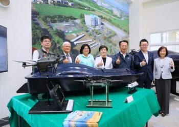 行政院副院長鄭麗君訪視亞創中心，助推無人機創新應用布局