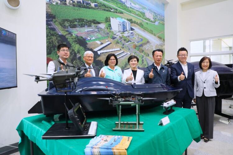 行政院副院長鄭麗君訪視亞創中心，助推無人機創新應用布局
