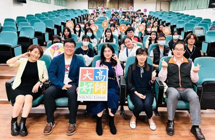 高師大策辦「人文FUN遊」 高中生體驗AI×人文迎接新未來 高師大策辦「人文fun遊」-高中生體驗ai×人文迎接新未來