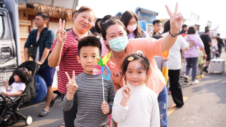 「2025鹽琉開趴」爆萌登場!「園仔」帶路 親子同樂玩翻天! 「2025鹽琉開趴」爆萌登場!「園仔」帶路-親子同樂玩翻天!