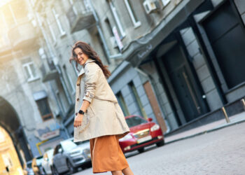 風衣時髦穿搭指南-5套穿搭變化女人味與休閒感