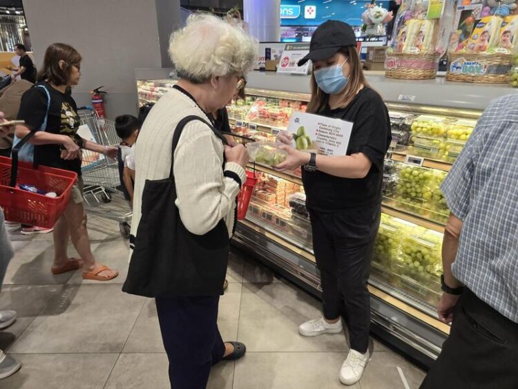 高雄農業局蜜棗試吃推廣活動告捷 通路首波下單出口3.2噸蓮霧 高雄農業局蜜棗試吃推廣活動告捷-通路首波下單出口3.2噸蓮霧