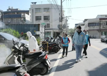 花蓮市嚴防蚊蠅蟲害-魏嘉彥視察噴藥消毒工作