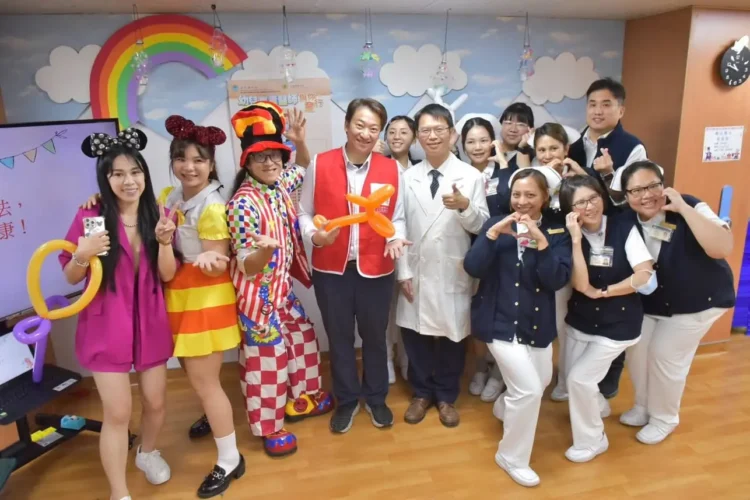 兒童節前夕傳遞愛與希望-魏嘉賢率愛花蓮文化藝術基金會慰問慈濟醫院兒童病房