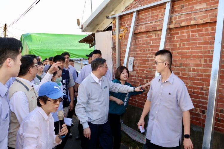 黃偉哲陪同 行政院長卓榮泰視察台南楠西震災復原 黃偉哲陪同-行政院長卓榮泰視察台南楠西震災復原