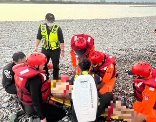 東部海域接連發生落海意外-海巡與消防即刻馳援成功救起溺水民眾