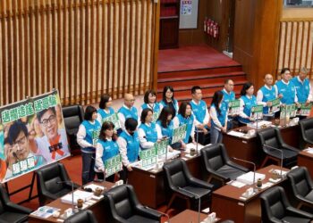 陳其邁高雄市議會施政報告-三黨質詢聚焦數據真實性與產業發展