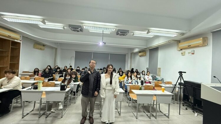 樹科大藝管系職涯講座 邀請謝之絃老師分享演藝圈發展新趨勢 樹科大藝管系職涯講座-邀請謝之絃老師分享演藝圈發展新趨勢