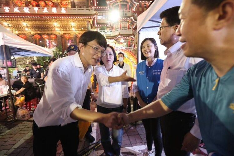 黃國昌主席高雄宣講現場沸騰-群眾高喊「民進黨還錢」！