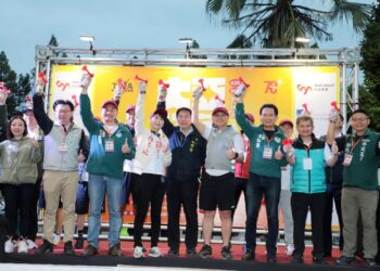 7600名跑者齊聚臺南關廟-黃偉哲為2025大亞旺萊馬拉松起跑鳴笛