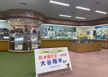 大谷翔平戴上世界大賽冠軍戒指-球迷歡聲雷動-鄉親與有榮焉