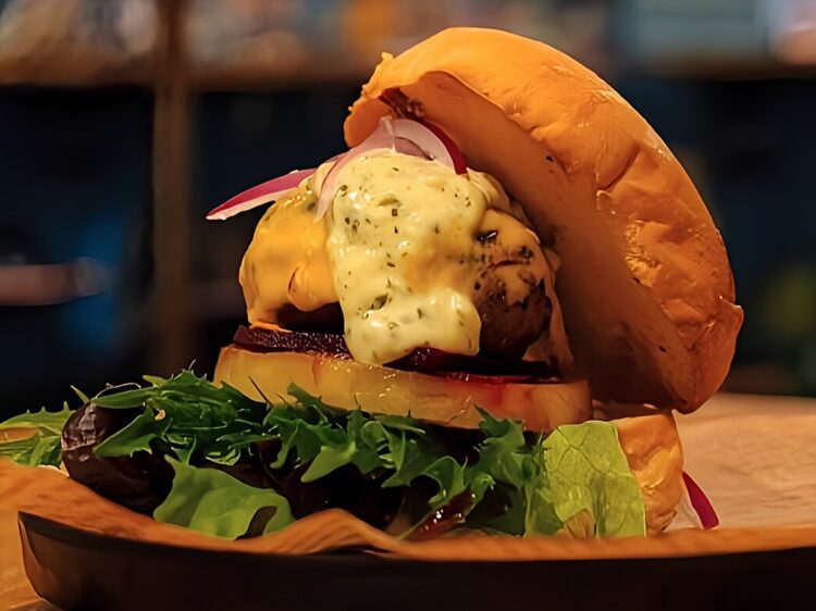 台南隱藏版澳式手作漢堡店 市區秒變露營秘境 沉浸澳洲在慵懶氛圍 台南隱藏版澳式手作漢堡店 市區秒變露營秘境 沉浸澳洲在慵懶氛圍