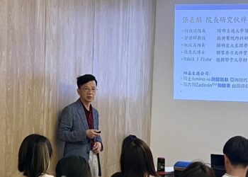 陶聲洋公益健康講座聚焦「胸腺素輔助治療」 張嘉麟醫師攜手唐玲鼓勵癌友