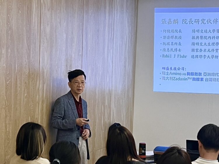 陶聲洋公益健康講座聚焦「胸腺素輔助治療」 張嘉麟醫師攜手唐玲鼓勵癌友