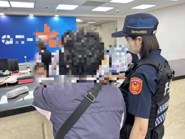 愚人節前夕擋下詐騙案！警銀聯手阻婦人百萬血汗錢-女警暖心勸阻獲感激