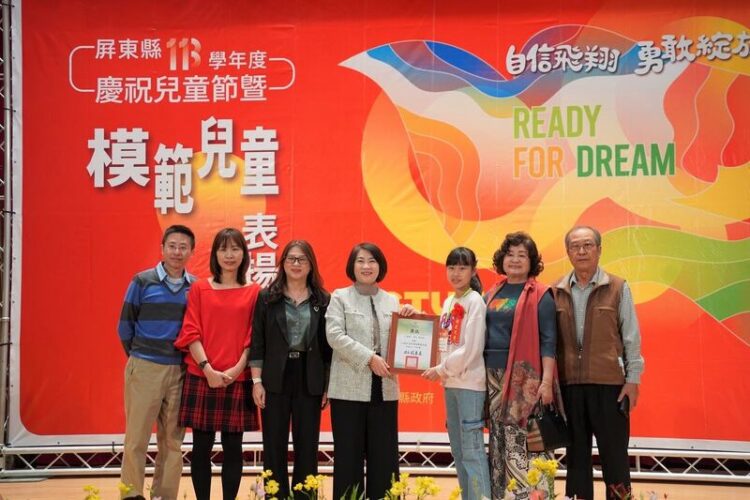 慶祝兒童節 縣長周春米表揚179位模範兒童 慶祝兒童節-縣長周春米表揚179位模範兒童